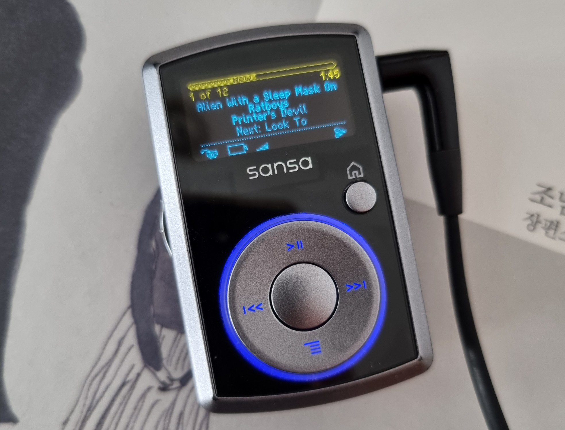 An image of an Obama-era Sansa clip (released in late 2007, probably manufactured later) running the Rockbox custom firmware